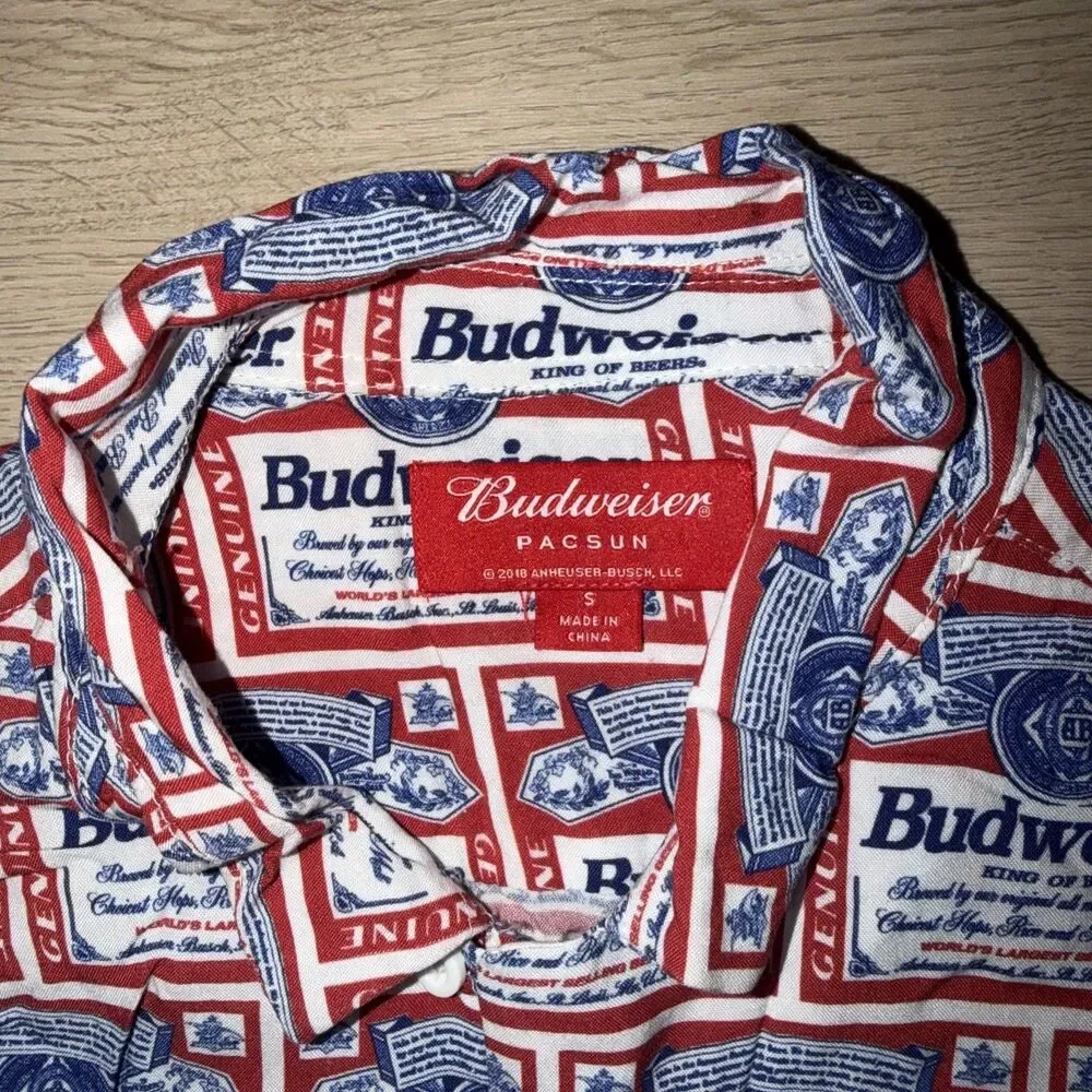 Pacsun x Budweiser All Over Print Beer Label Short Sleeve Shirt Mens Size Small⁠